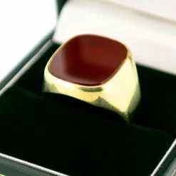 Chevalière en or jaune 14 carats avec cornaline