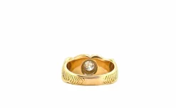 Chevalière en or jaune et platine sertie d’un diamant