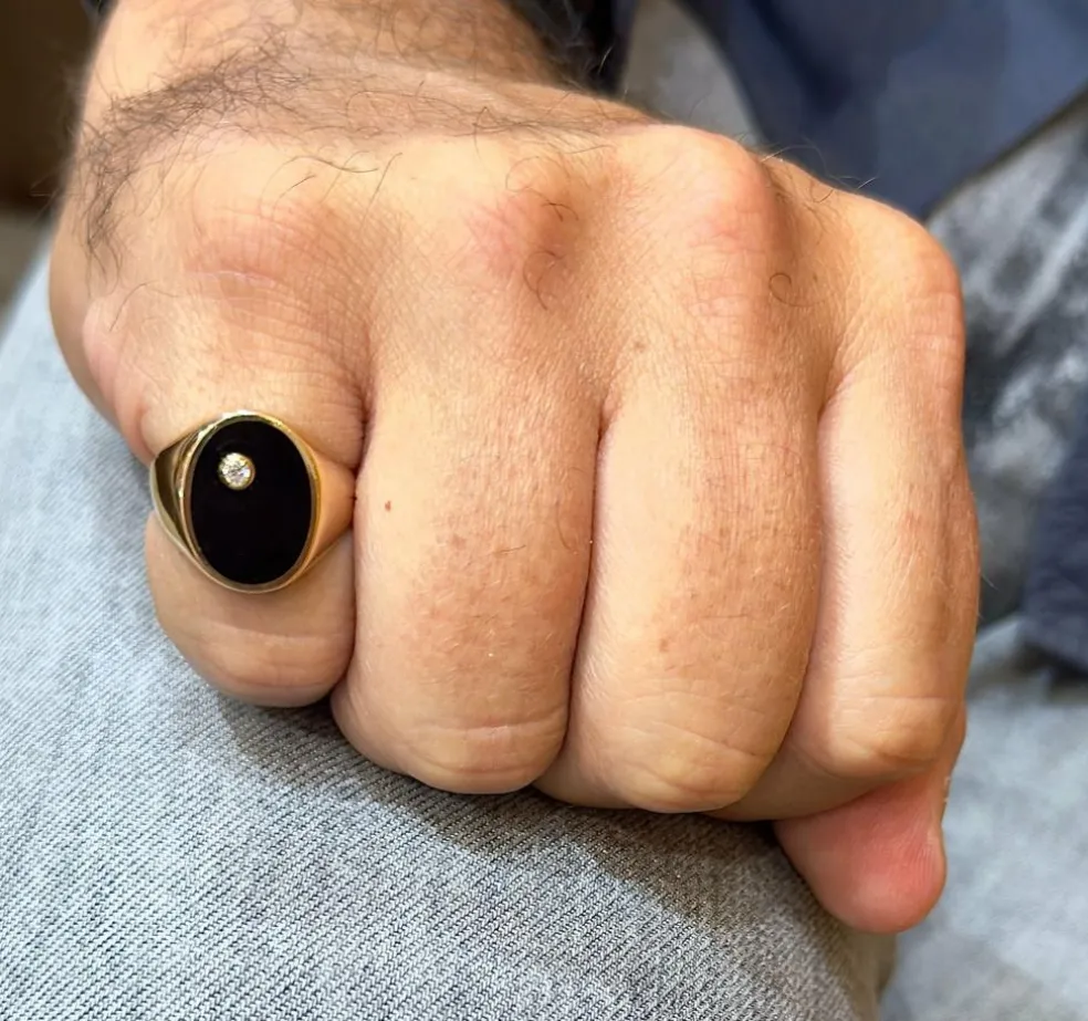 Chevalière en or jaune onyx et diamant
