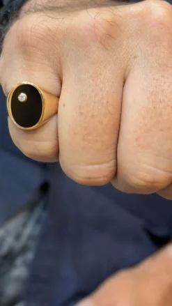 Chevalière en or jaune onyx et diamant