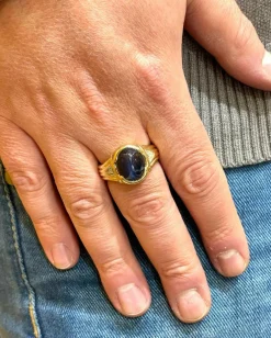 Chevalière homme en or jaune 18 carats saphir et diamants