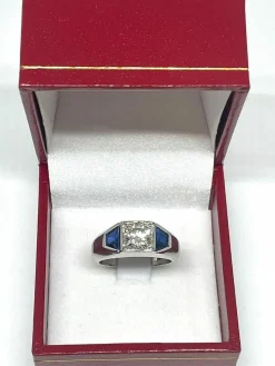 Chevalière or blanc diamant 0,92 carat saphirs synthétiques
