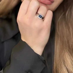 Chevalière or blanc saphir diamants