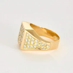 Chevalière or jaune et diamants