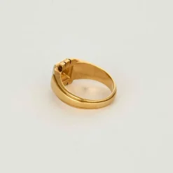 Chevalière or jaune et gris centré d'un diamant
