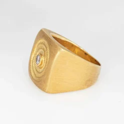 Chevalière vintage en diamant avec motif fossile carré en or jaune 18 carats