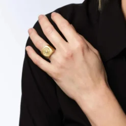 Chevalière vintage en diamant avec motif fossile carré en or jaune 18 carats