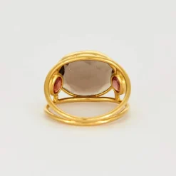 Claire de Divonne, Bague en or jaune quartz fumé et saphirs de couleurs
