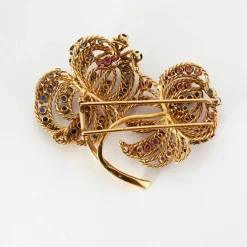 Clip chrysanthèmes or jaune, rubis et saphirs