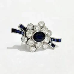 Clip de revers platine saphirs et diamants