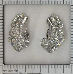 Clips d'oreilles en diamant platine des années 1950 avec une touche Art déco