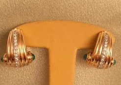 CLIPS OR JAUNE - 1 LIGNE DE DIAMANTS et 2 CABOCHONS d'EMERAUDES