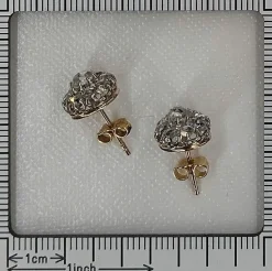 Clous d'oreilles, diamants
