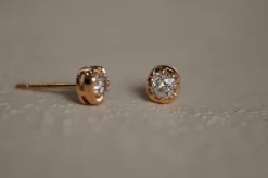 Clous d'oreilles en diamants antiques provenant d'une ancienne mine