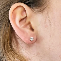 Clous d'oreilles or blance et diamants