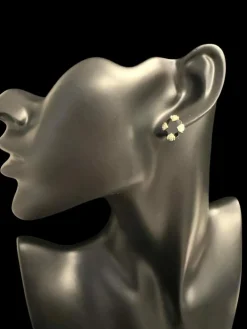 Clous d'oreilles or certifiés IGI avec saphirs et diamants