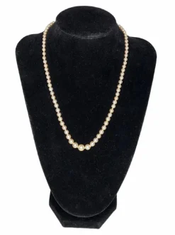 Collier 85 Perles de culture Akoya fermoir Platine et Diamants 43 cm
