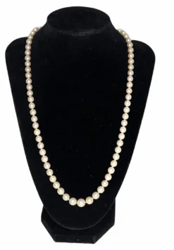Collier 58 perles de culture blanches Akoya fermoir or gris saphir