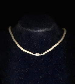 Collier 85 Perles de culture Akoya fermoir Platine et Diamants 43 cm