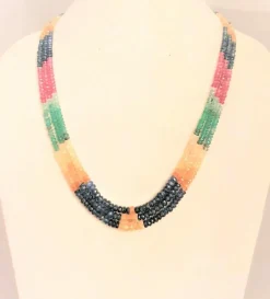 COLLIER 3 RANGS SAPHIRS EMERAUDES SPINELLES ROUGES
