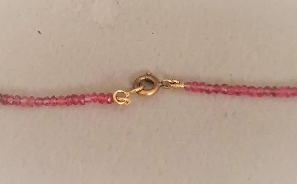 COLLIER 3 RANGS SAPHIRS EMERAUDES SPINELLES ROUGES