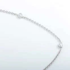 COLLIER A CHAINE OR GRIS 8 DIAMANTS