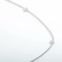 COLLIER A CHAINE OR GRIS 8 DIAMANTS