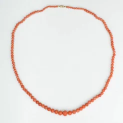 Collier ancien de perles de corail naturel