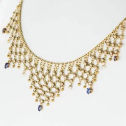 Collier ancien draperie or saphirs rubis et perles