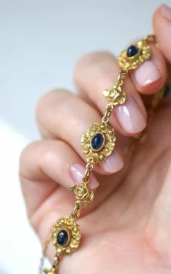 Collier Ancien Draperie Or Jaune et Saphir