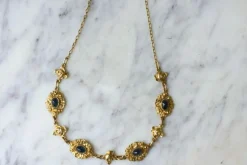 Collier Ancien Draperie Or Jaune et Saphir