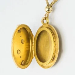 Collier ancien médaillon et coulants émaillés et diamants