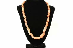 Collier Années 70 en or jaune 18 carats et corail