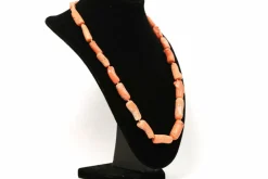 Collier Années 70 en or jaune 18 carats et corail