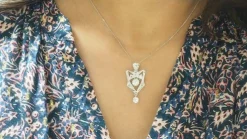 Collier Art Déco en or platine et diamants