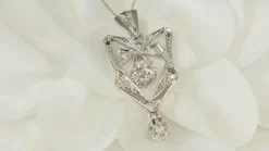 Collier Art Déco en or platine et diamants