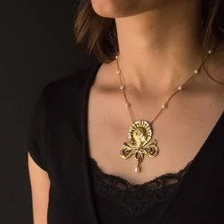 Collier Art nouveau motif femme et Perles