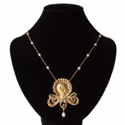 Collier Art nouveau motif femme et Perles