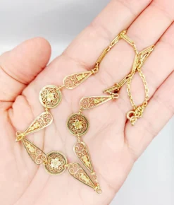 Collier Art Nouveau or jaune motifs filigranés et fleuris (circa 1910)