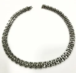 Collier articulé or blanc et diamants 1960