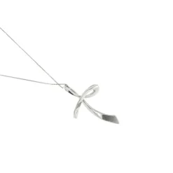 Collier avec croix et diamants