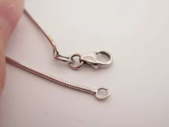collier avec pendentif 3 diamants 0.27ct en or blanc 18k 8.5gr