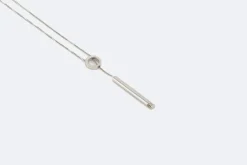 Collier avec pendentif en or blanc