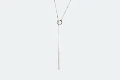 Collier avec pendentif en or blanc