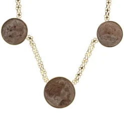 Collier camées sur pierres de lave et or