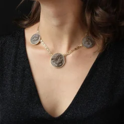 Collier camées sur pierres de lave et or