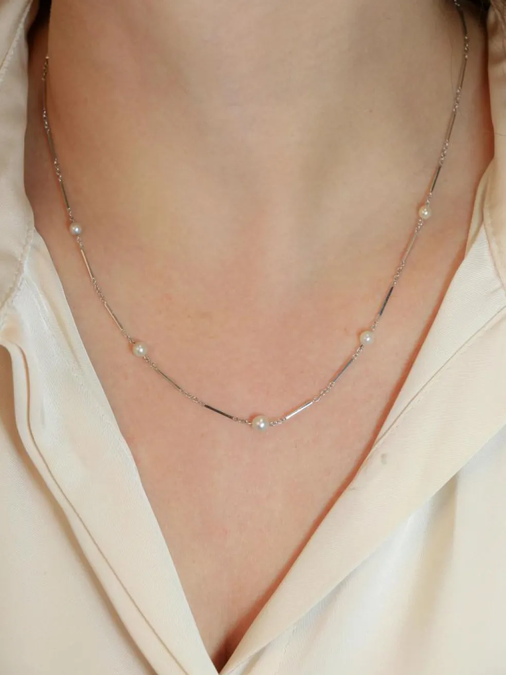 Collier chaîne vintage or blanc perles