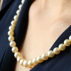 Collier chute de perles de culture dorées