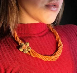 Collier corail, fermoir en or jaune