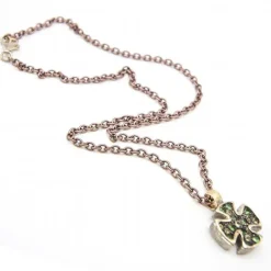 Collier croix tsavoritas